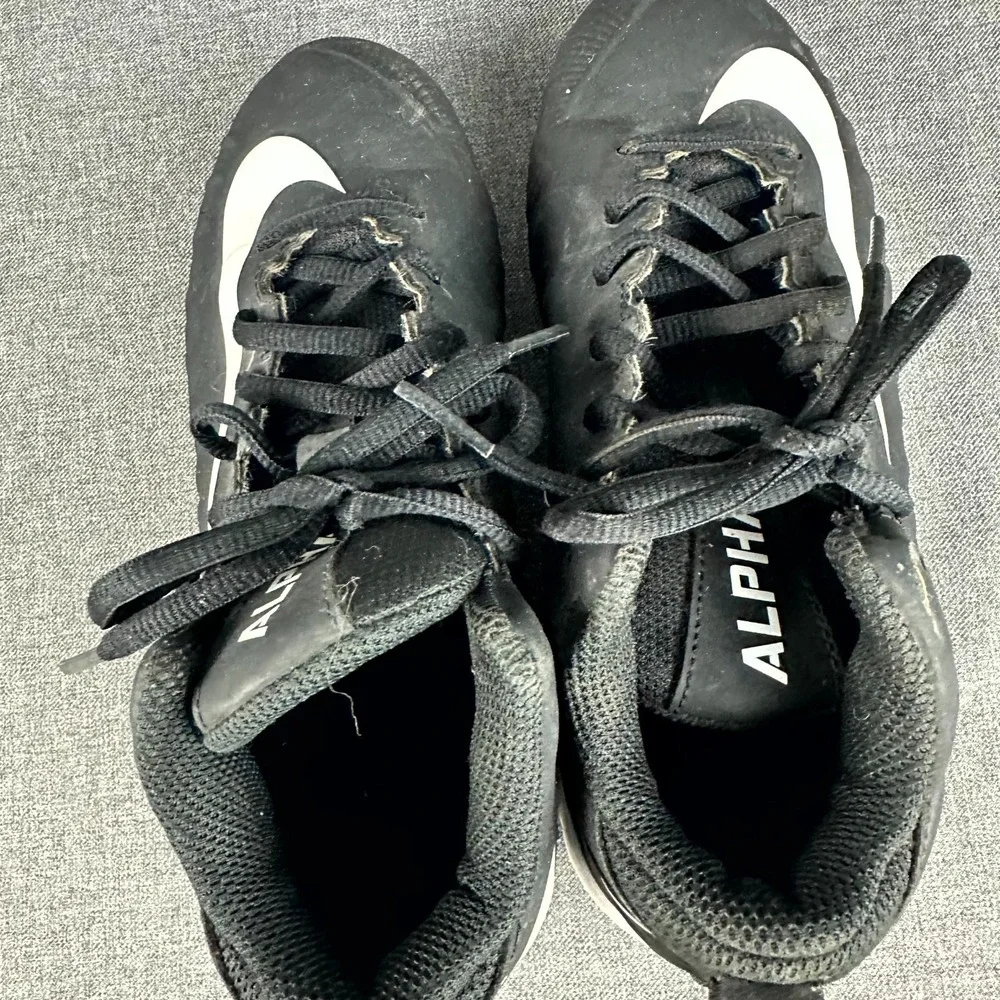 Nike Alpha Menace Shark 902510-011‎ Kids 3Y Black White Lace up Football Cleats